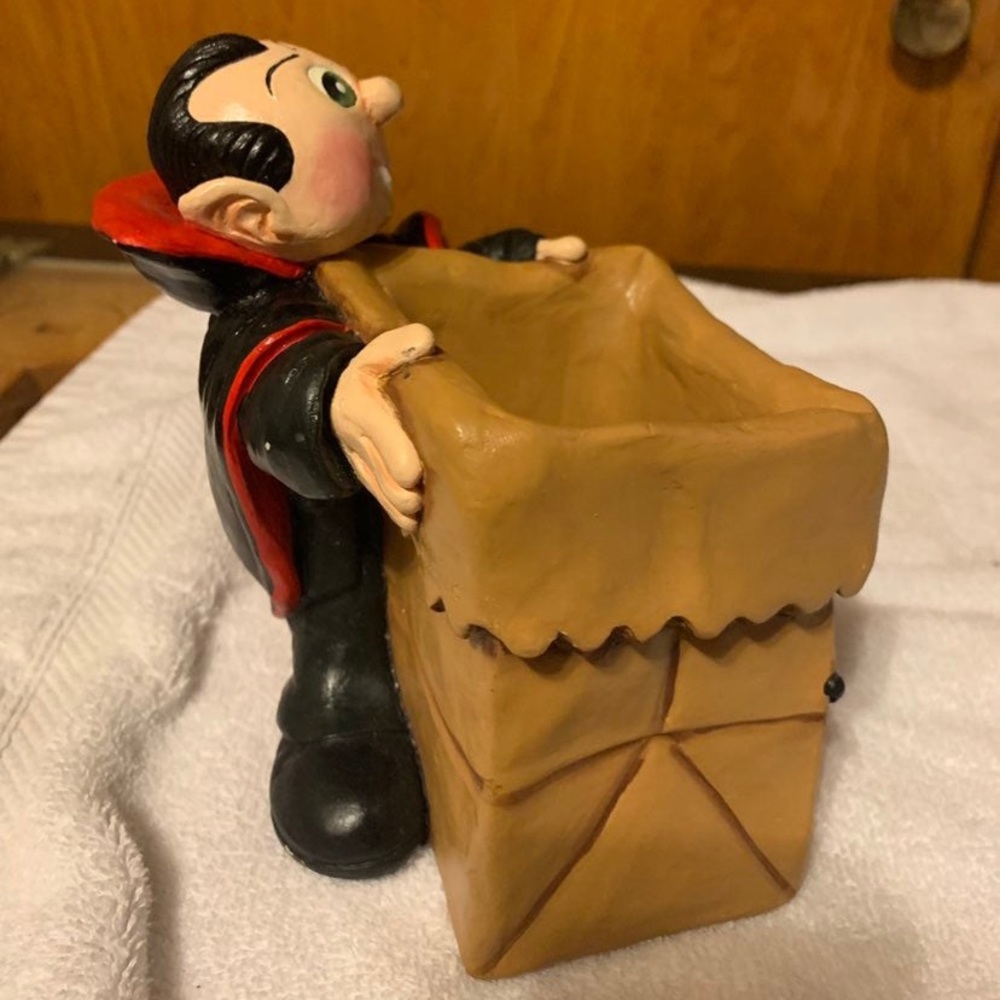 Cute Vampire candy box - Picture 3 of 4